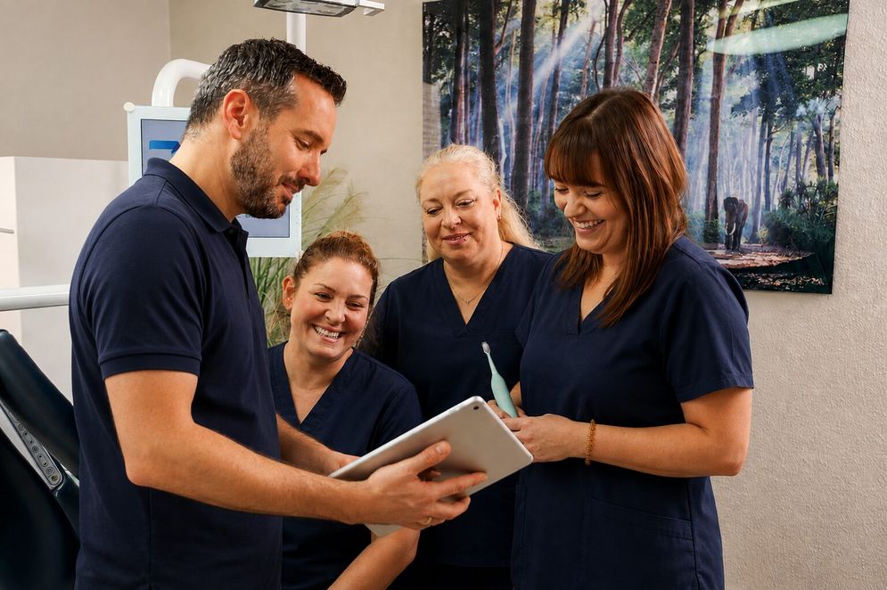 Digitale Patientenberatung im Team – Zahnarztpraxis Bernhard Pitzer in Heidelberg