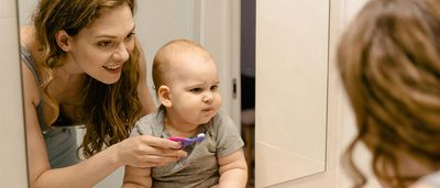 Mutter mit Kind – Wenn das Kind Angst vor dem Zahnarzt hat