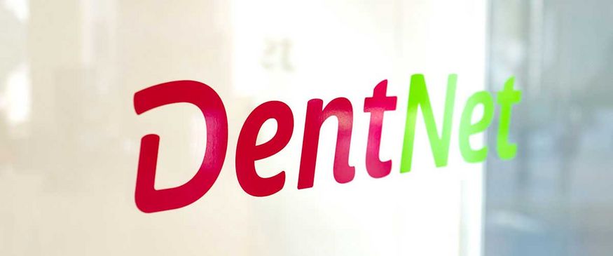 DentNet Ratgeber - DentNet Logo in Zahnarztpraxis