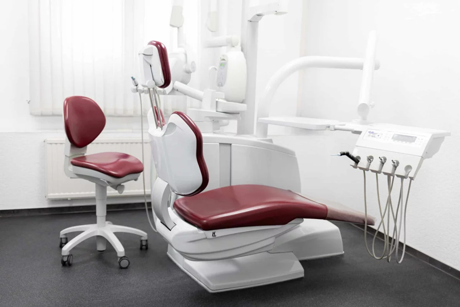 Dr. Susanne Axmann in Ludwigshafen - Praxisimpressionen Behandlungsstuhl