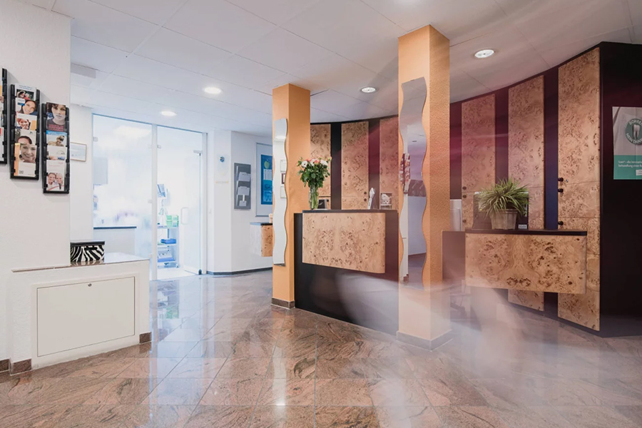 Dr. Susanne Axmann in Ludwigshafen - Praxisimpressionen Empfangsbereich