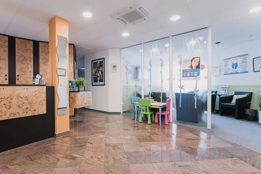 Dr. Susanne Axmann in Ludwigshafen - Praxisimpressionen Empfang