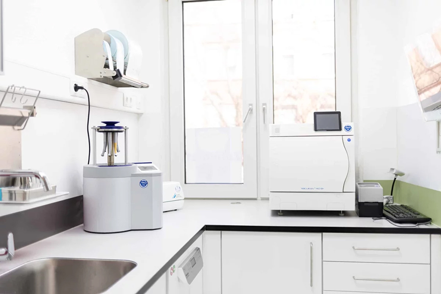 Dr. Susanne Axmann in Ludwigshafen - Praxisimpressionen Sterilisation