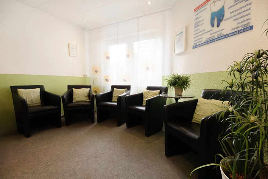 Dr. Susanne Axmann in Ludwigshafen - Praxisimpressionen Wartebereich