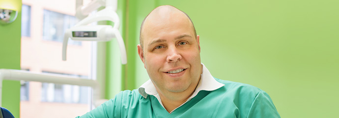 Zahnarzt in Offenbach: Alexander Brunner Titelbild Mobil