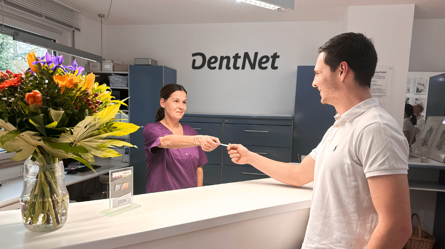 DentNet Zahnarztpraxis Dr. Michael Pampel in Coburg: Praxisimpression Empfang