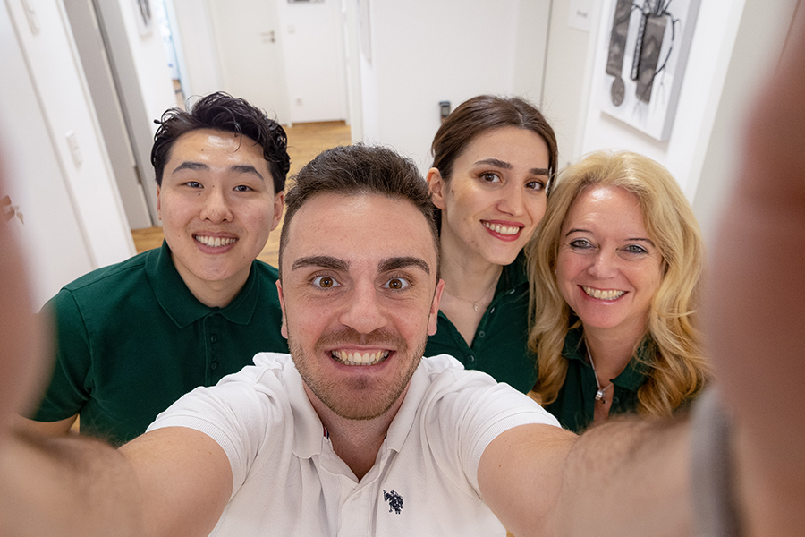 Zahnarztpraxis Lays Basmazi in München - Impressionen: Selfie