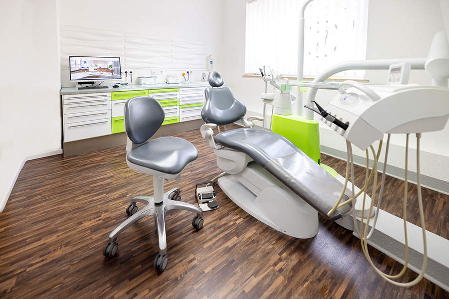 Zahnarzt Khodr Darwiche in Essen Behandlungszimmer 1