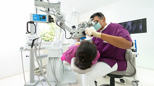 Zahnarzt Dr. Amir Dastghibi - MVZ Mundwelt 32 - Bleaching