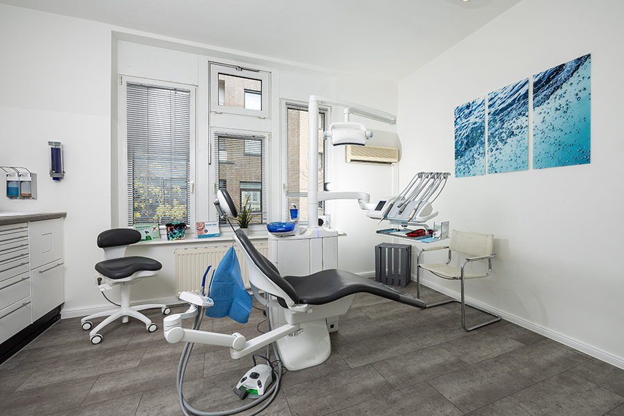 Zahnarzt Stefan Fastabend in Bochum: Praxisimpression Behandlungszimmer