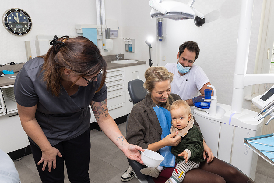 Zahnarzt Stefan Fastabend in Bochum: Praxisimpression Kind