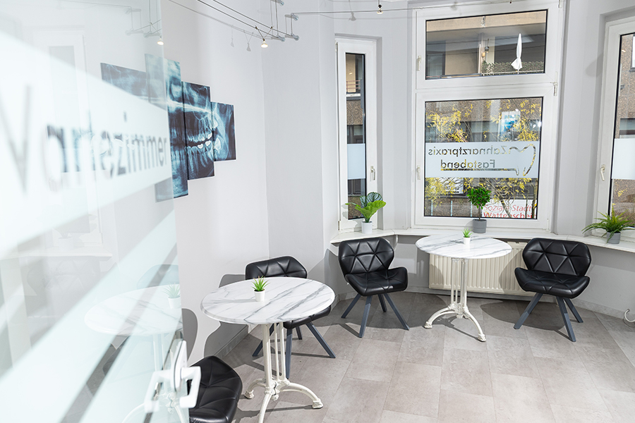 Zahnarzt Stefan Fastabend in Bochum: Praxisimpression Wartezimmer