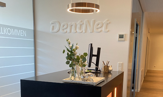 DentNet Zahnarztpraxis Andreas Kinnigkeit in Wutöschingen - Eingang
