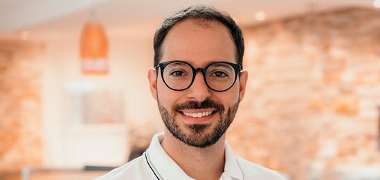 Zahnarzt: Ilias Naros