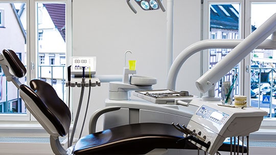 Dentalzentrum Schorndorf - Zahnarzt Ilias Naros - Behandlungsstuhl 2