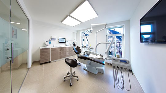 Dentalzentrum Schorndorf - Zahnarzt Ilias Naros - Behandlungszimmer 3