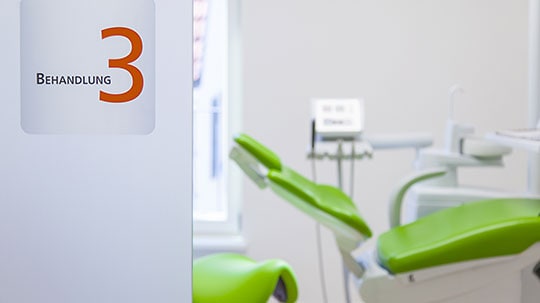 Dentalzentrum Schorndorf - Zahnarzt Ilias Naros - Behandlung 3