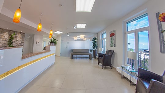 Dentalzentrum Schorndorf - Zahnarzt Ilias Naros - Empfangsbereich
