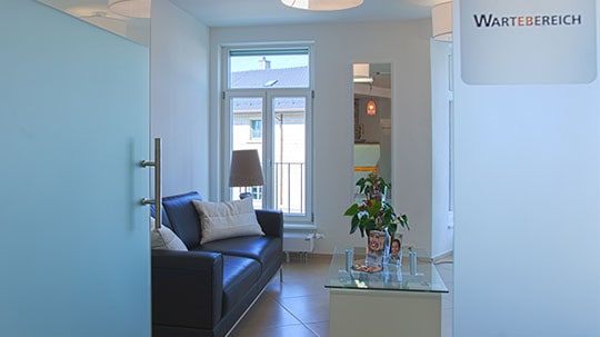 Dentalzentrum Schorndorf - Zahnarzt Ilias Naros - Wartezimmer