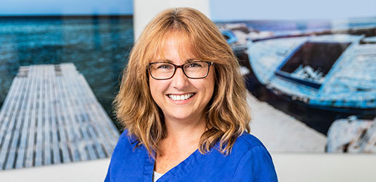 Zahnärztin: Dr. med. dent. Ester Schiller