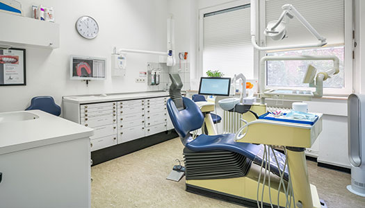 Zahnarztpraxis Elena Schmidt in Paderborn - Behandlungszimmer 2