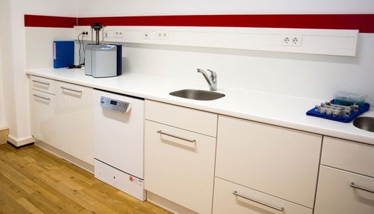 DentNet Praxis Schoepflin in Baden-Baden Praxisraum Desinfektion