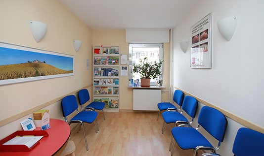 Zahnarztpraxis Ulrich Teichmann in Ginsheim-Gustavsburg - Wartezimmer