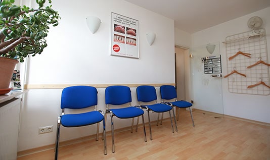 Zahnarztpraxis Ulrich Teichmann in Ginsheim-Gustavsburg - Wartezimmer1