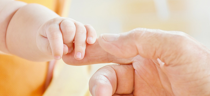 Wenn Babys Zahnen: Symptome erkennen und Linderung verschaffen