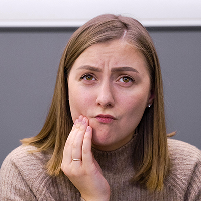 Zähneknirschen, Bruxismus, Knirscherschiene, Zahnschäden, Kiefergelenkschmerzen, Stressbewältigung, CMD, Kieferfehlstellung, Zahnmedizin, Aufbissschiene