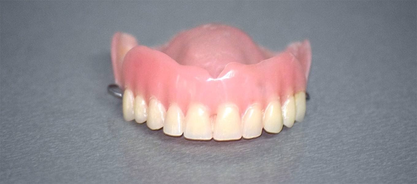 Zahnprothese löst sich nicht