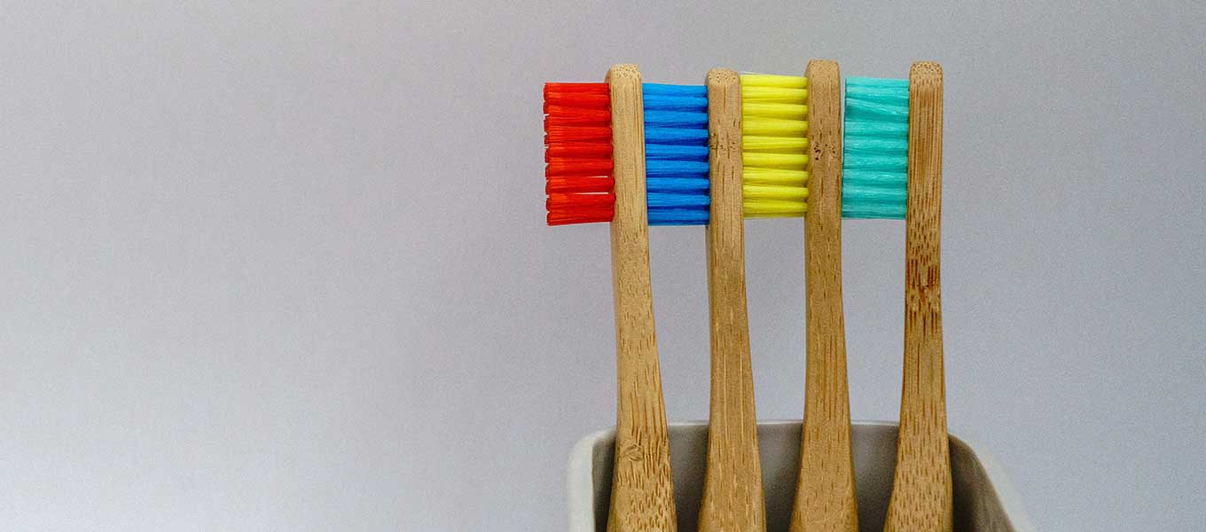 DentNet Ratgeber – Zahnbuerste, Zahnseide, Interdentalbuerste DentNet Ratgeber – Zahnbuerste, Zahnseide, Interdentalbuerste